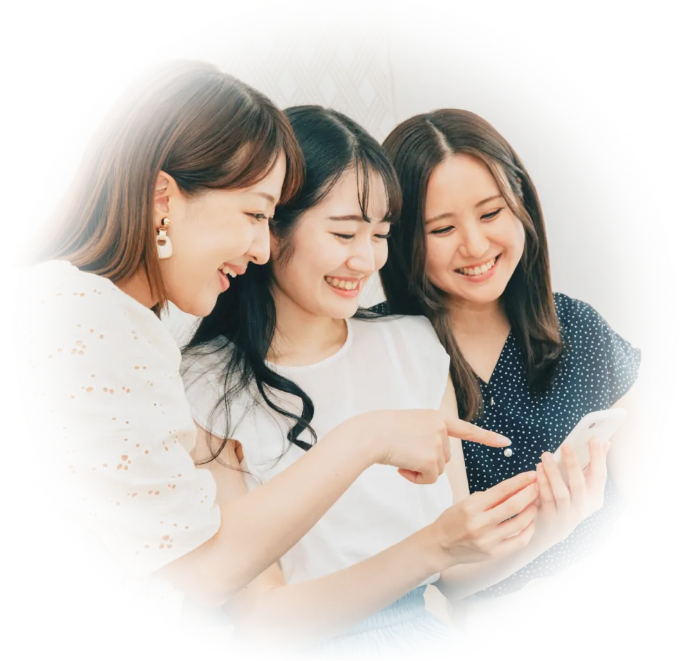 笑顔の3人の女性